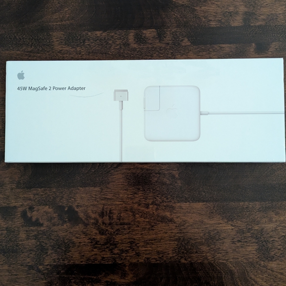 NWT Apple 45W MagSafe Power 2 Adapter.